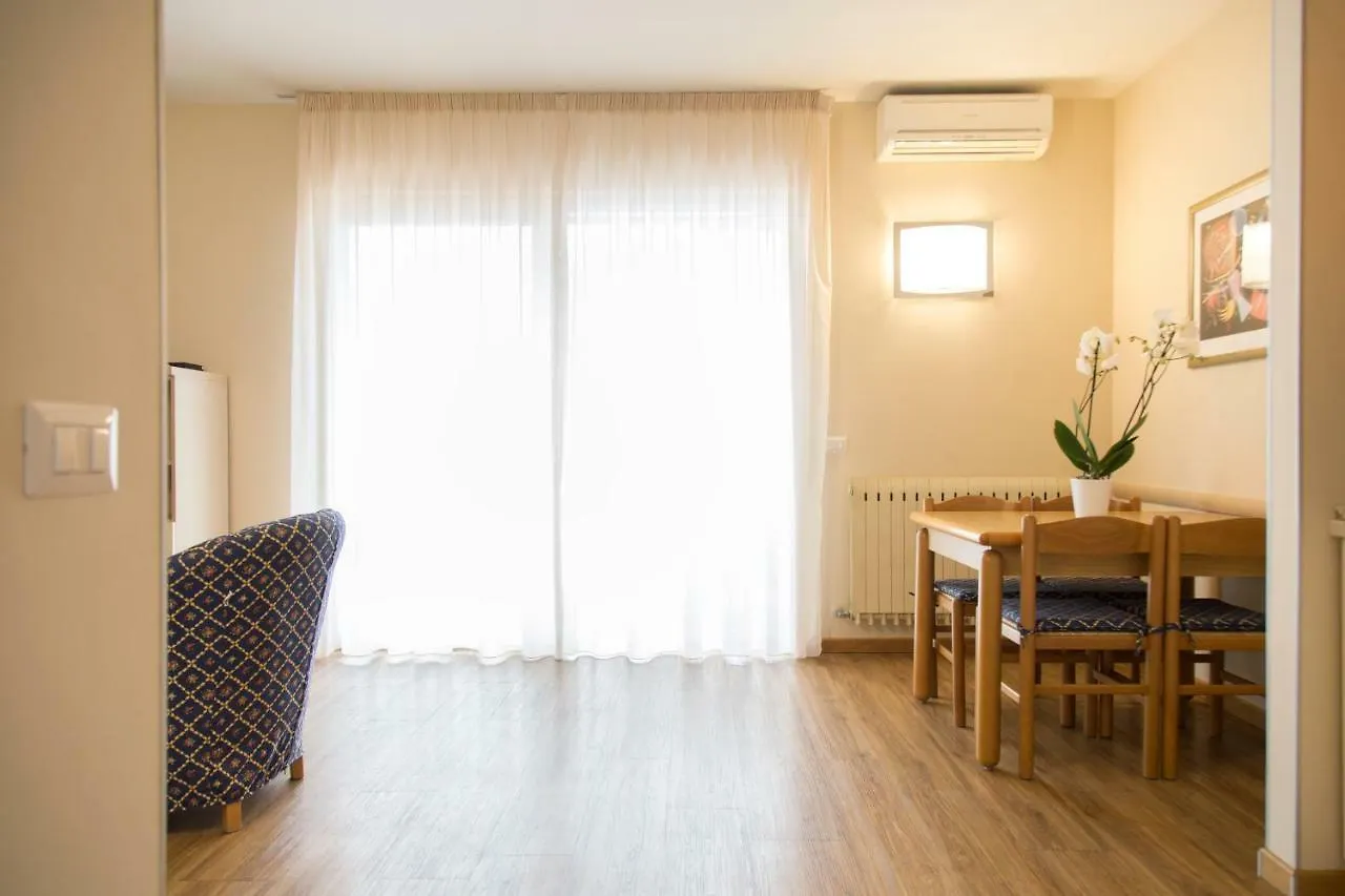 Aparthotel Residence La Madonnina Limone sul Garda